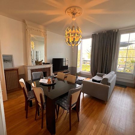 La Colbertine - Charming Apartment In Place Colbert Rochefort  Bagian luar foto