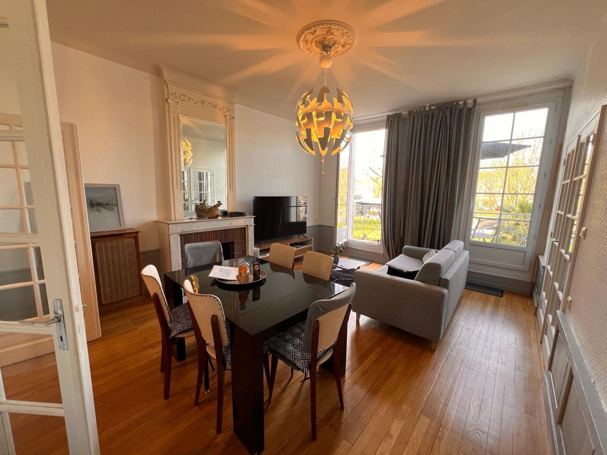 La Colbertine - Charming Apartment In Place Colbert Rochefort  Bagian luar foto