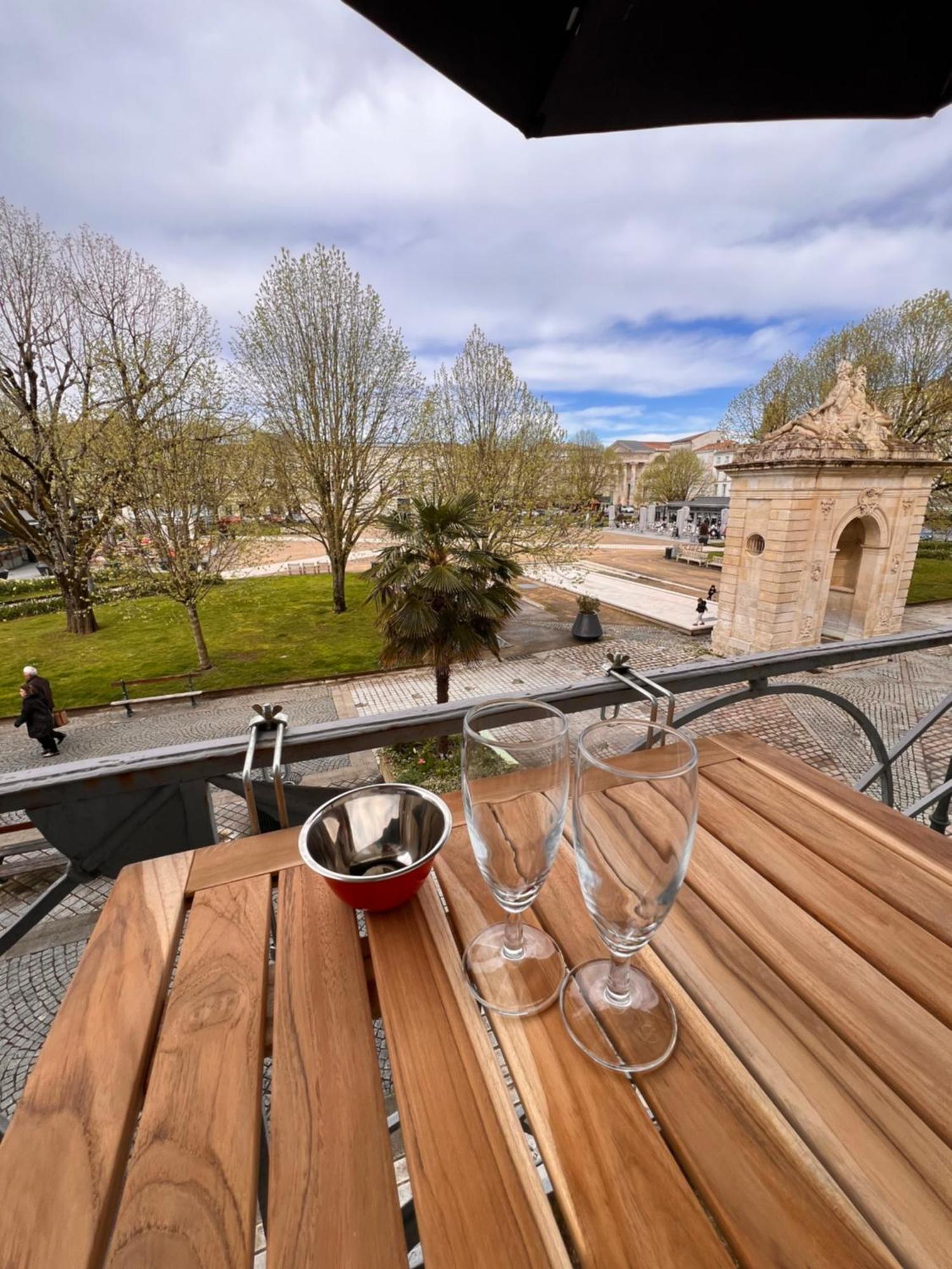 La Colbertine - Charming Apartment In Place Colbert Rochefort  Bagian luar foto